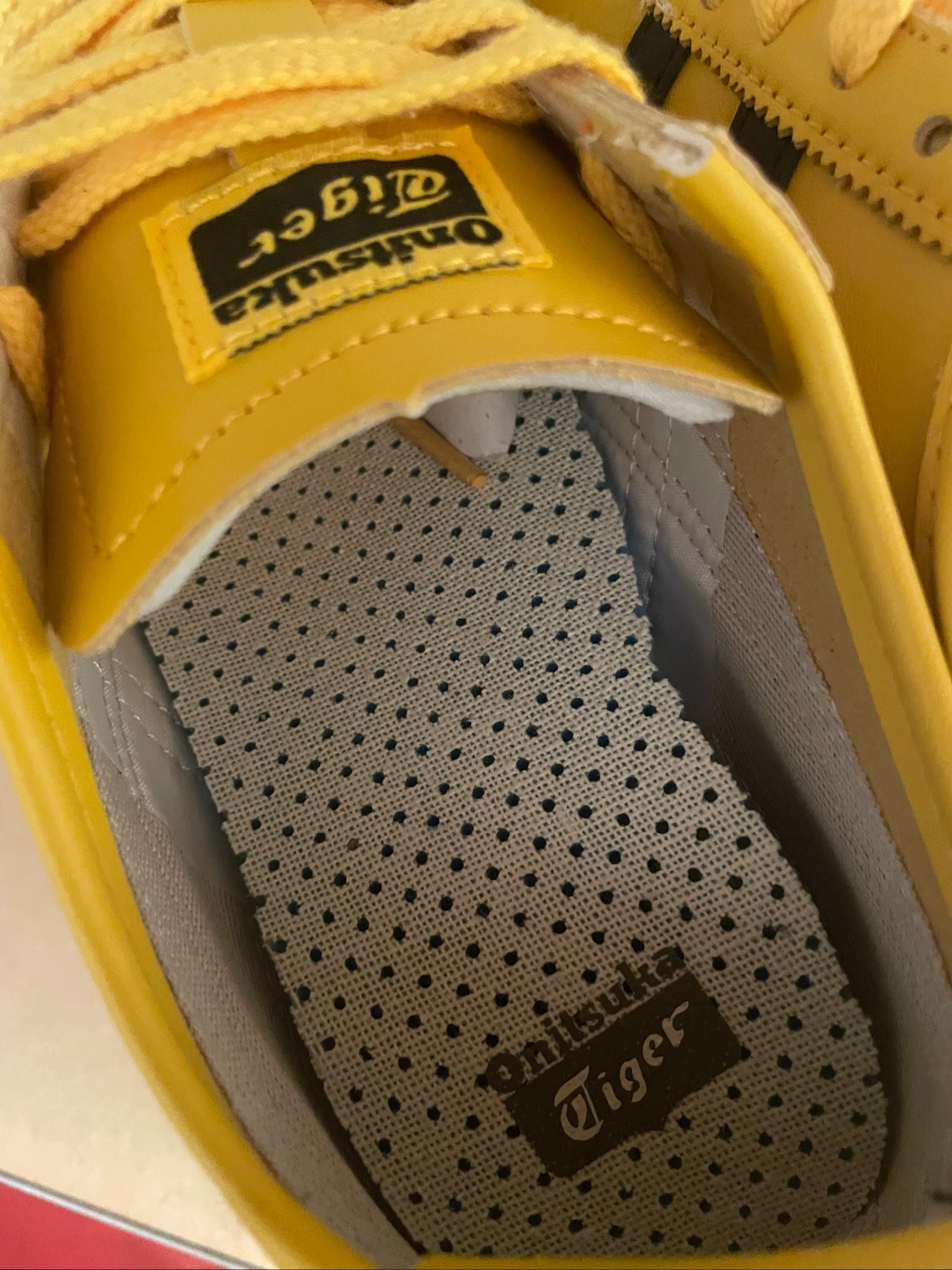 Onitsuka Tiger gele en zwarte schoenen maat 42 – photo 4